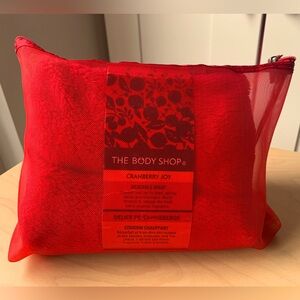 The Body Shop Cranberry Joy Heatable Wrap